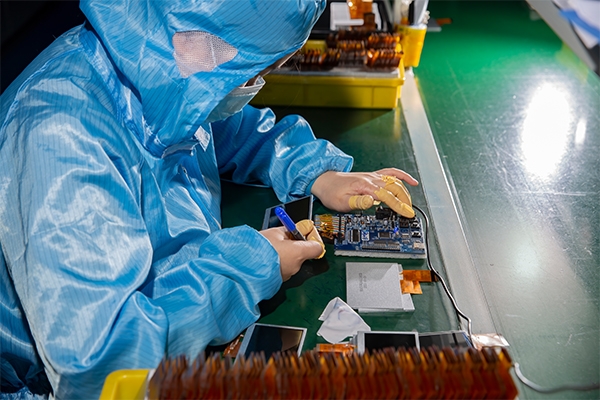 淺析電容觸摸屏一體機適合在哪些行業中應用